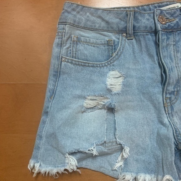 Forever 21 light-wash Distressed Jean Shorts Sz 28 - Picture 3 of 8